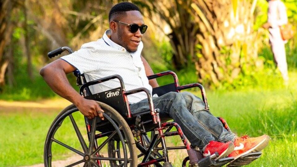 man-on-a-wheelchair-5073595_640